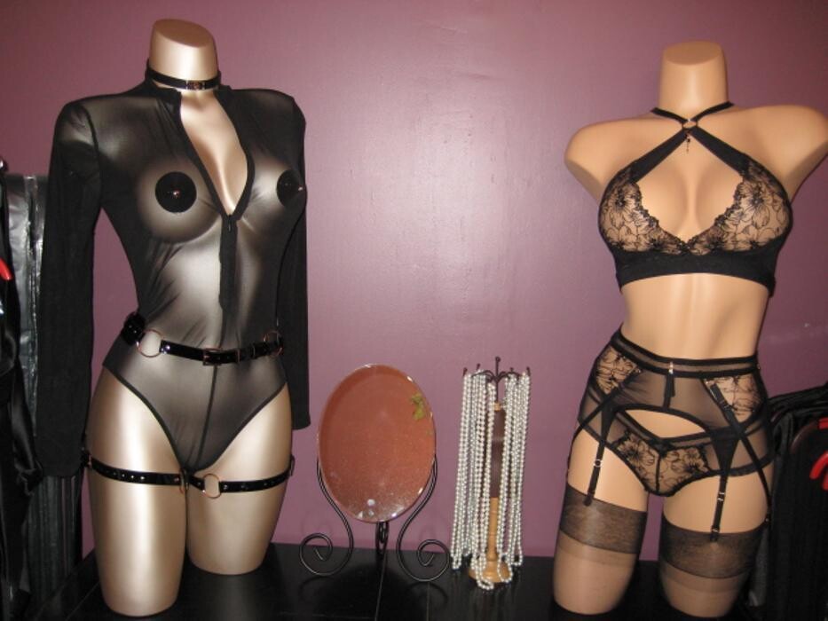 Images Les Baisers de Vénus - Lingerie sexy chic & Vêtements pour des soirées festives et extravagantes