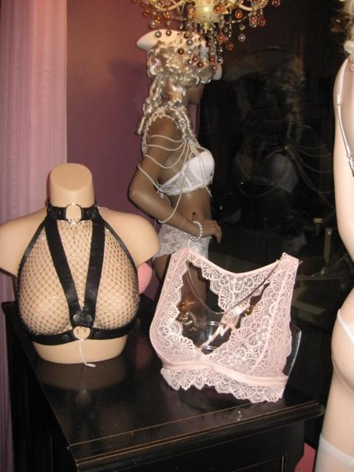 Images Les Baisers de Vénus - Lingerie sexy chic & Vêtements pour des soirées festives et extravagantes