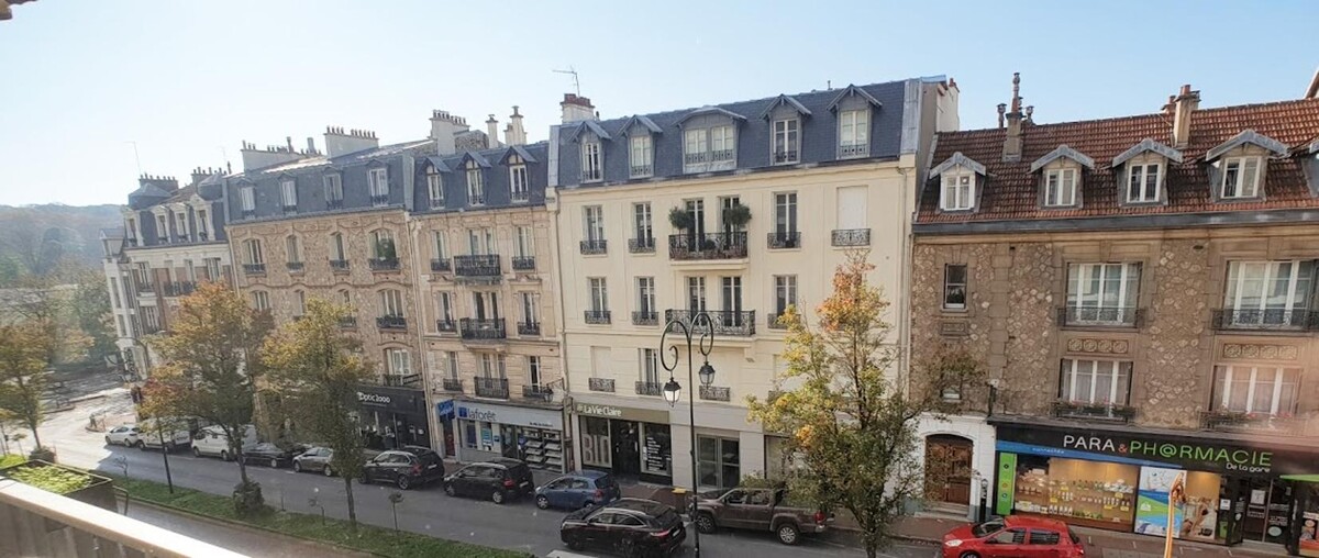 Images Agence immobilière Laforêt Garches