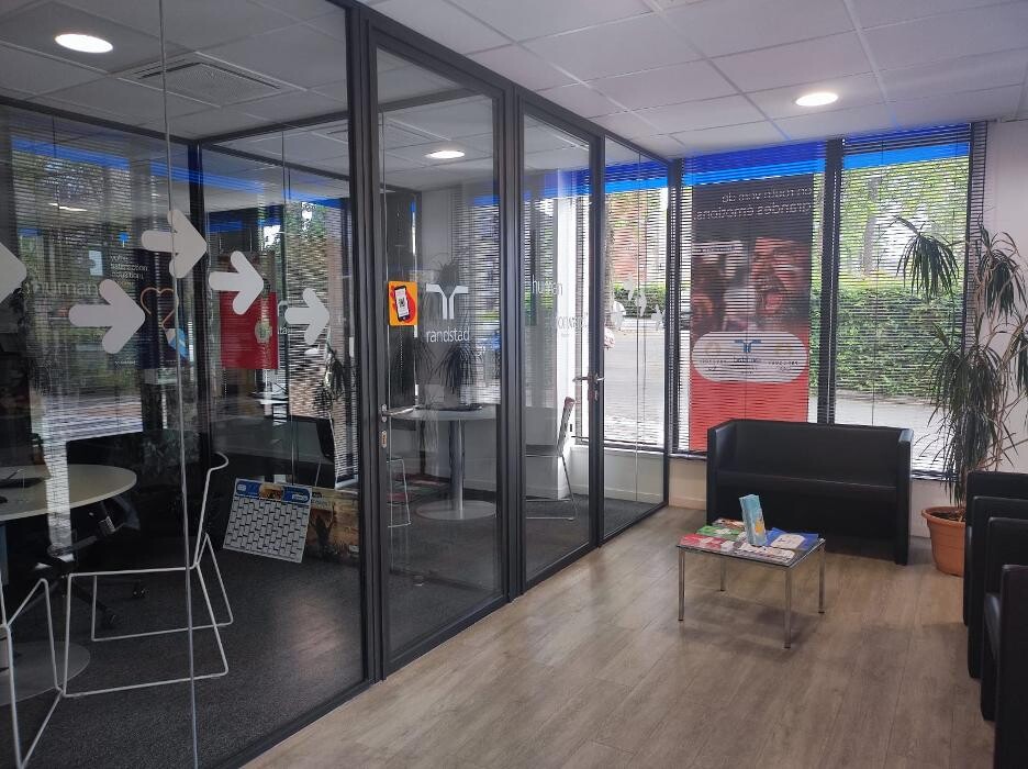Images Agence d'intérim Randstad - Fougères