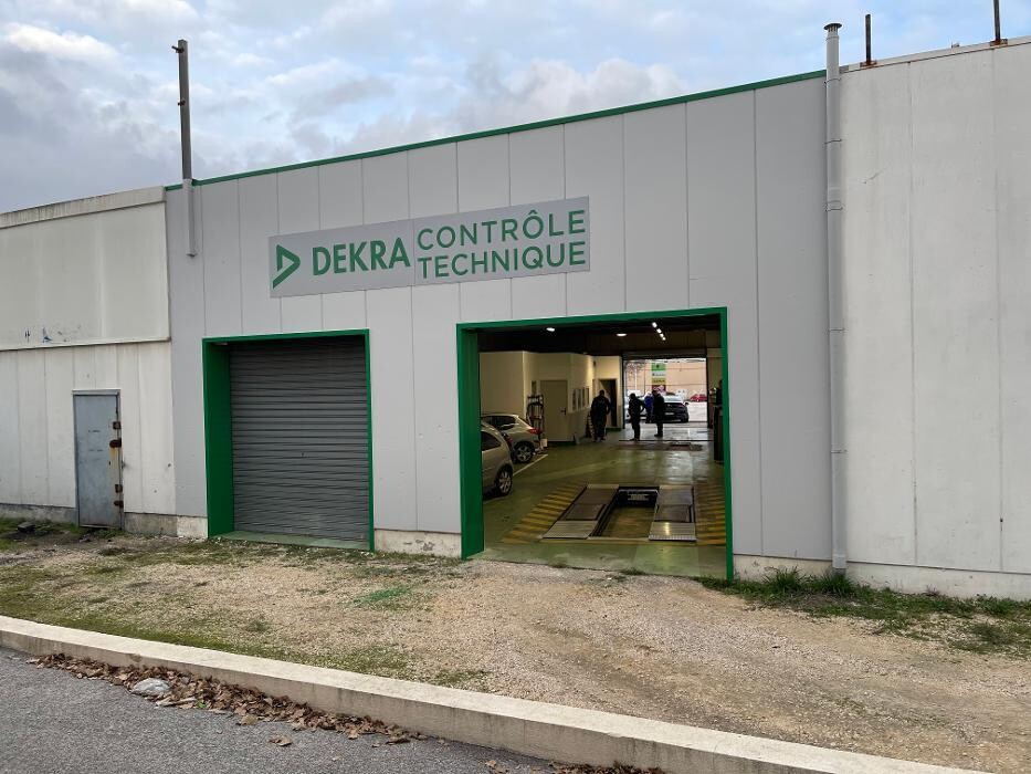 Images Centre contrôle technique DEKRA