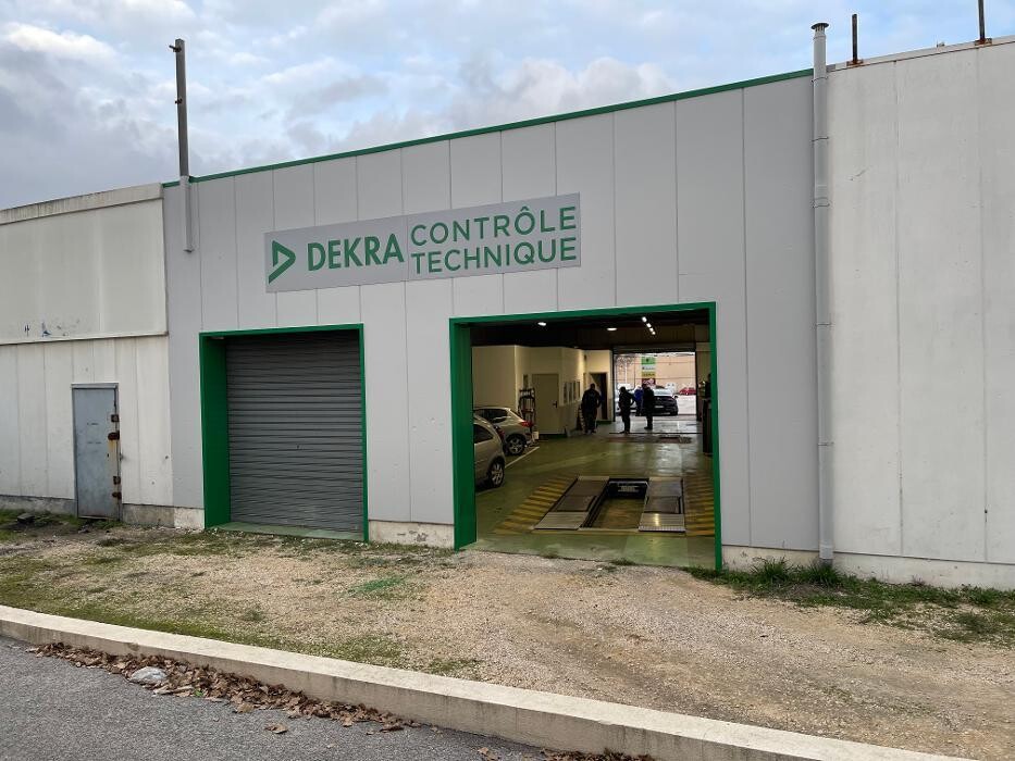 Images Centre contrôle technique DEKRA