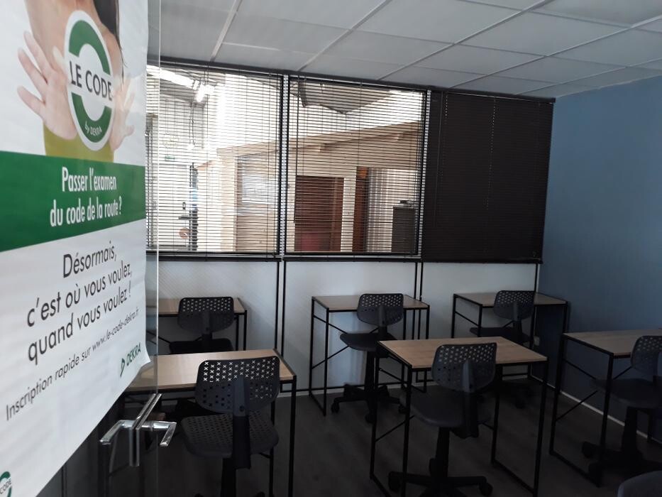 Images Centre contrôle technique DEKRA (AUTO-MOTO)