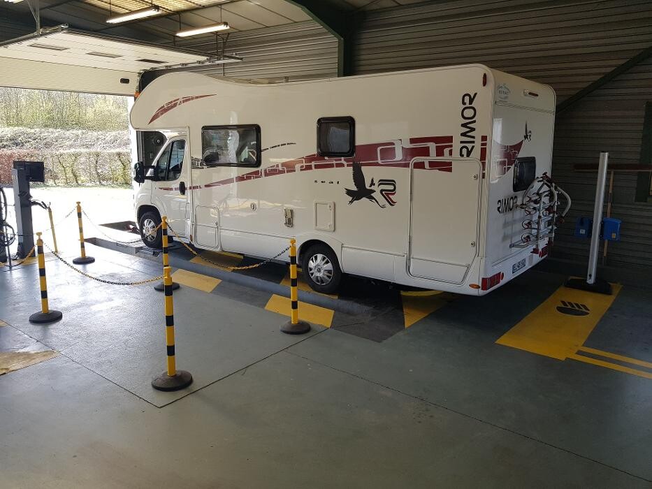 Images Centre contrôle technique DEKRA