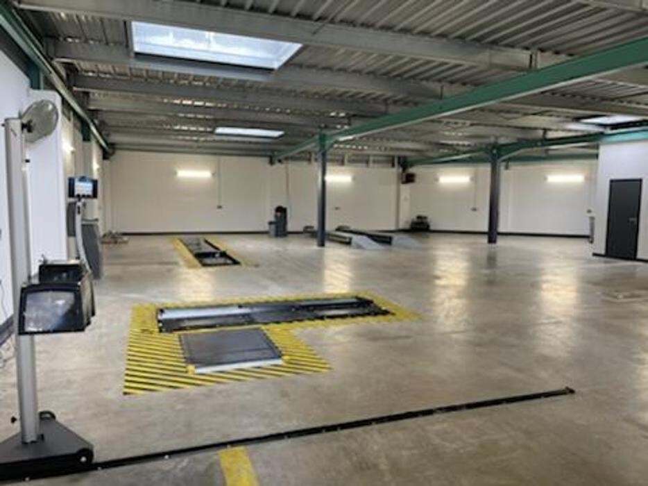Images Contrôle Technique NORISKO ( AUTO-MOTO ) à côté du FLUNCH ZONE CARREFOUR