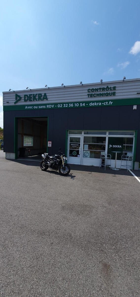 Images Centre contrôle technique DEKRA PACY SUR EURE