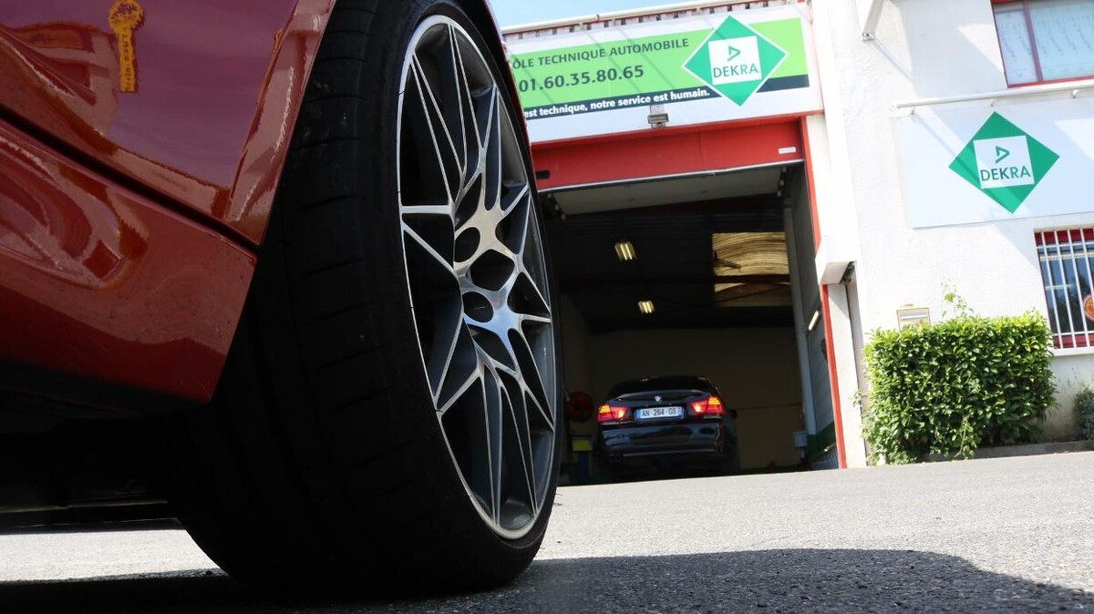 Images Centre contrôle technique DEKRA