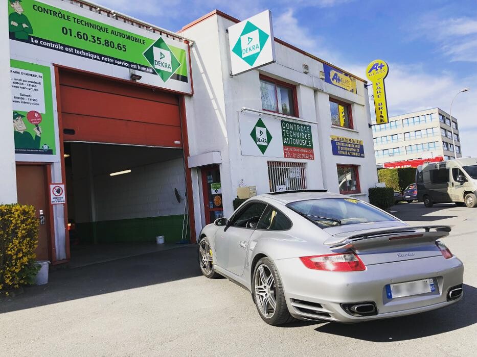 Images Centre contrôle technique DEKRA