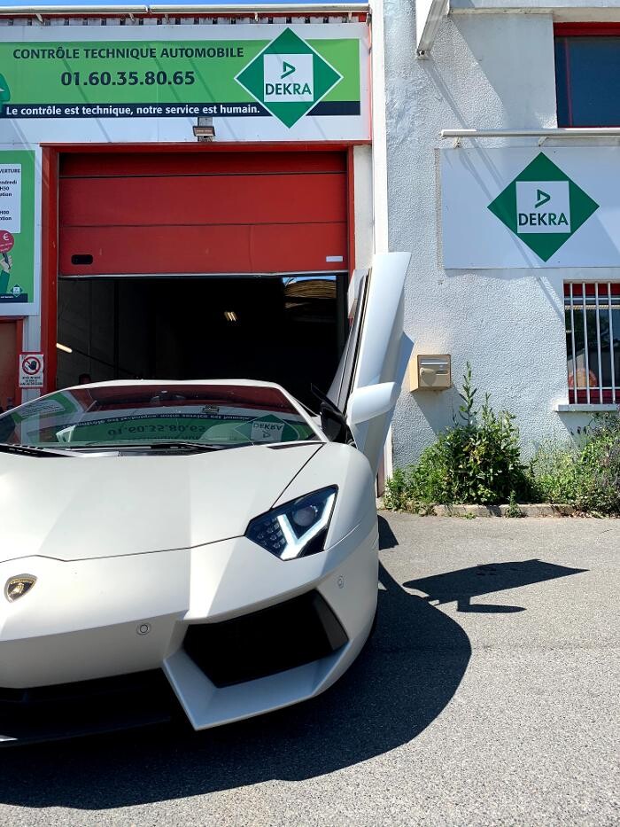 Images Centre contrôle technique DEKRA