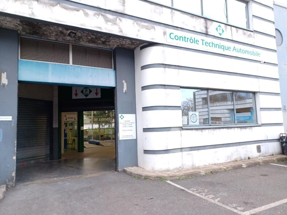 Images Centre contrôle technique DEKRA