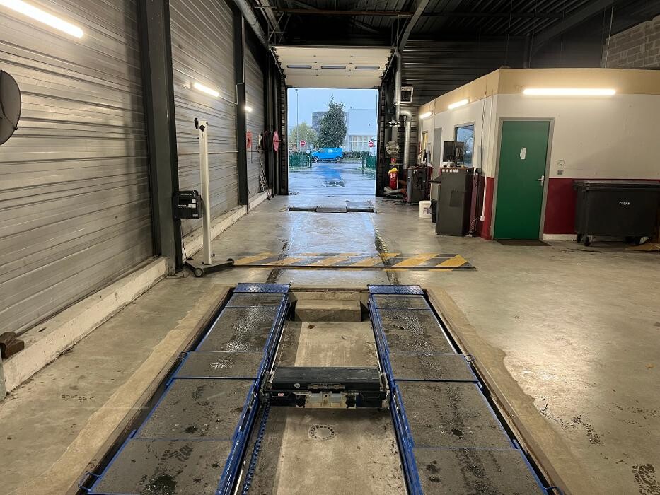 Images Centre contrôle technique DEKRA