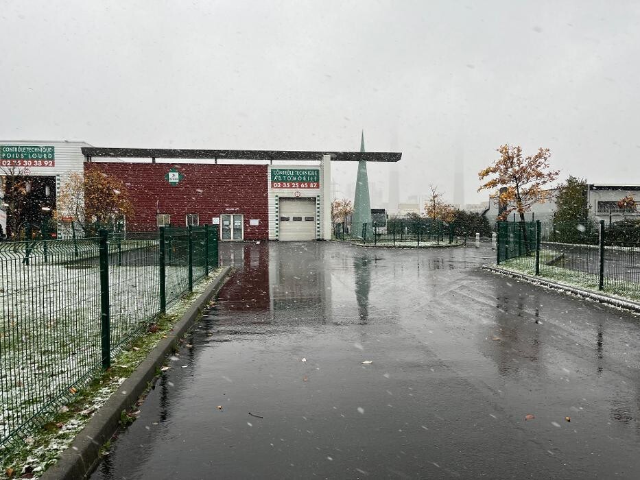 Images Centre contrôle technique DEKRA