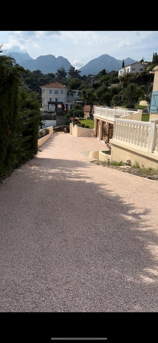 Images Daniel Moquet signe vos allées - Ent. Ménard