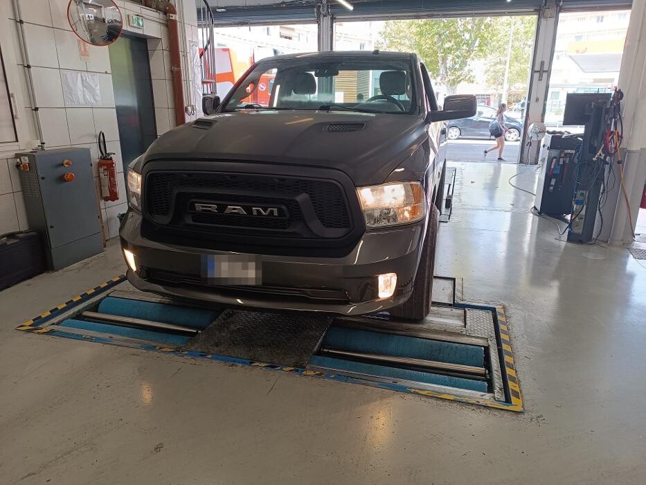 Images Centre contrôle technique DEKRA