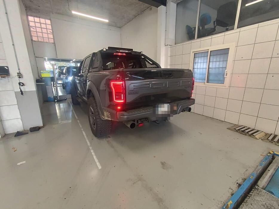 Images Centre contrôle technique DEKRA