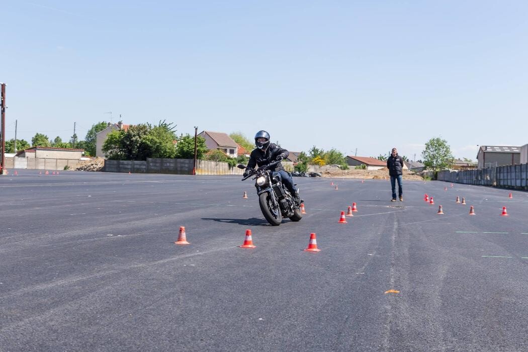 Images Moto team 75