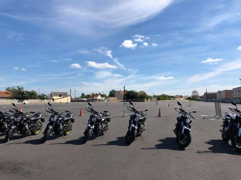 Images Moto team 75