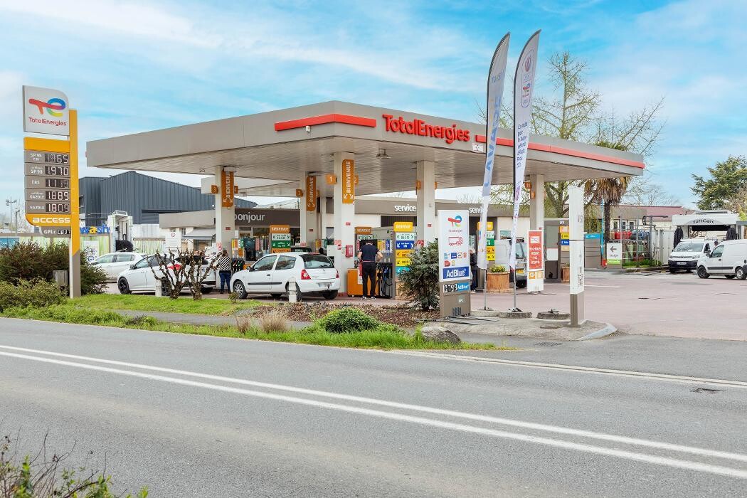Images TotalEnergies Access - POREZ AUTO LOCA STATION