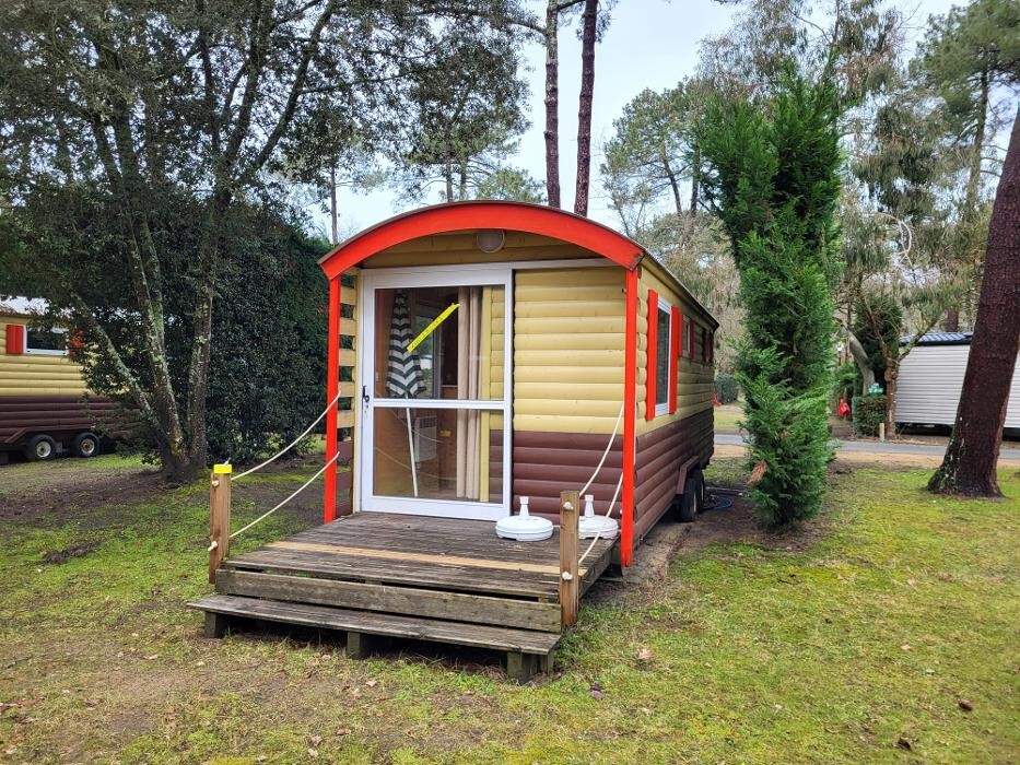 Images Camping*** du Vélodrome