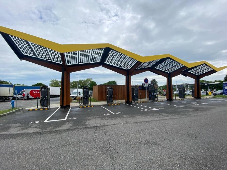 Images Fastned Charging Station