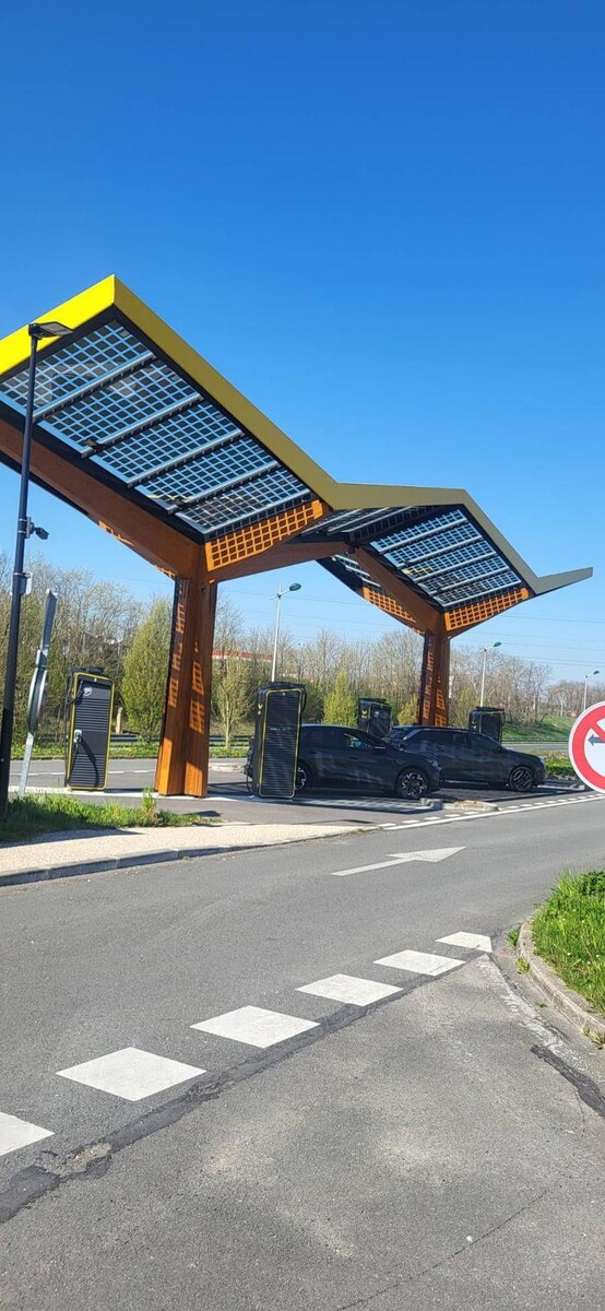 Images Fastned Charging Station