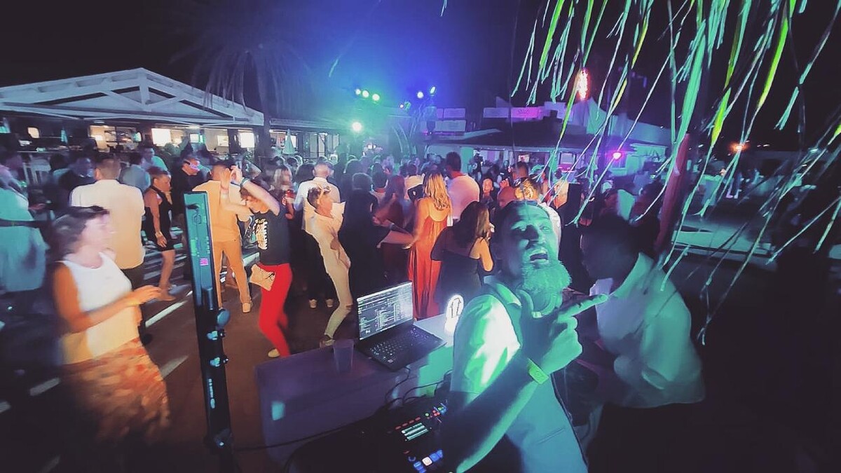 Images KARMA EVENT - Le Strolling BanD/DJ d'exception