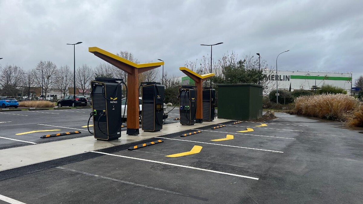 Images Fastned Charging Station
