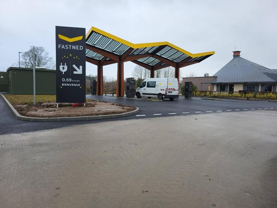 Images Fastned Charging Station