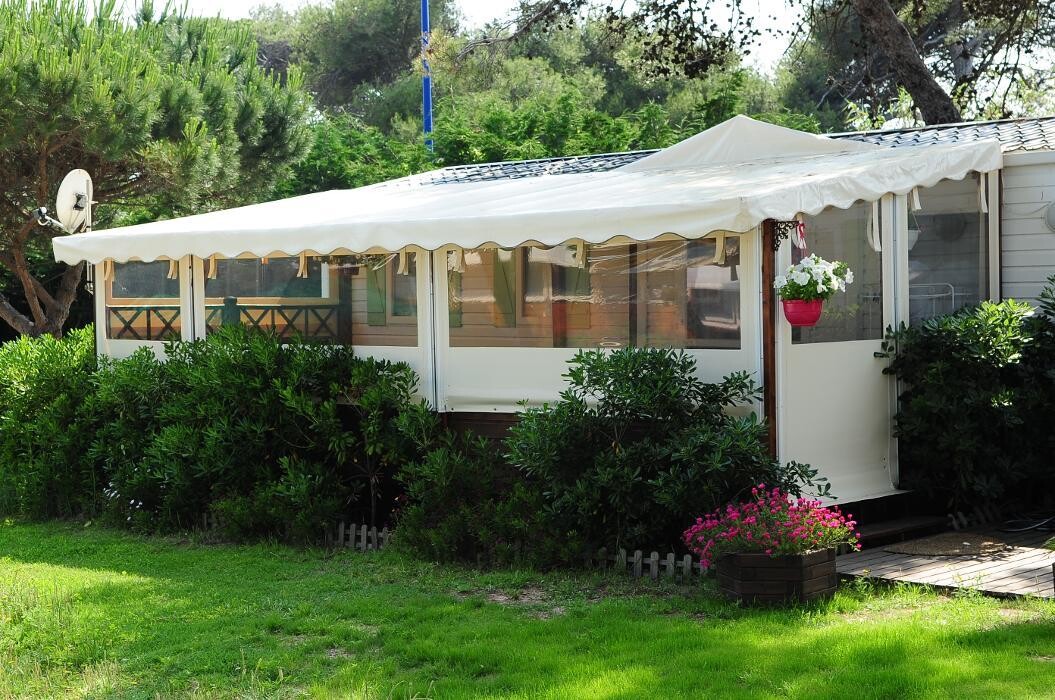Images Azur Bâches & Stores à Hyères