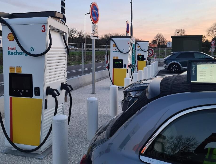 Images Shell Recharge Charging Station