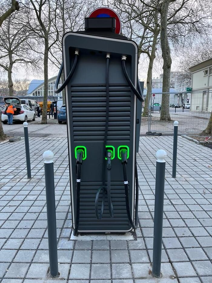 Images Shell Recharge Charging Station