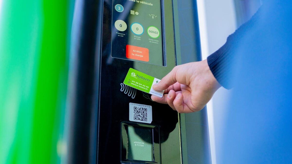 Images e-Totem Charging Station