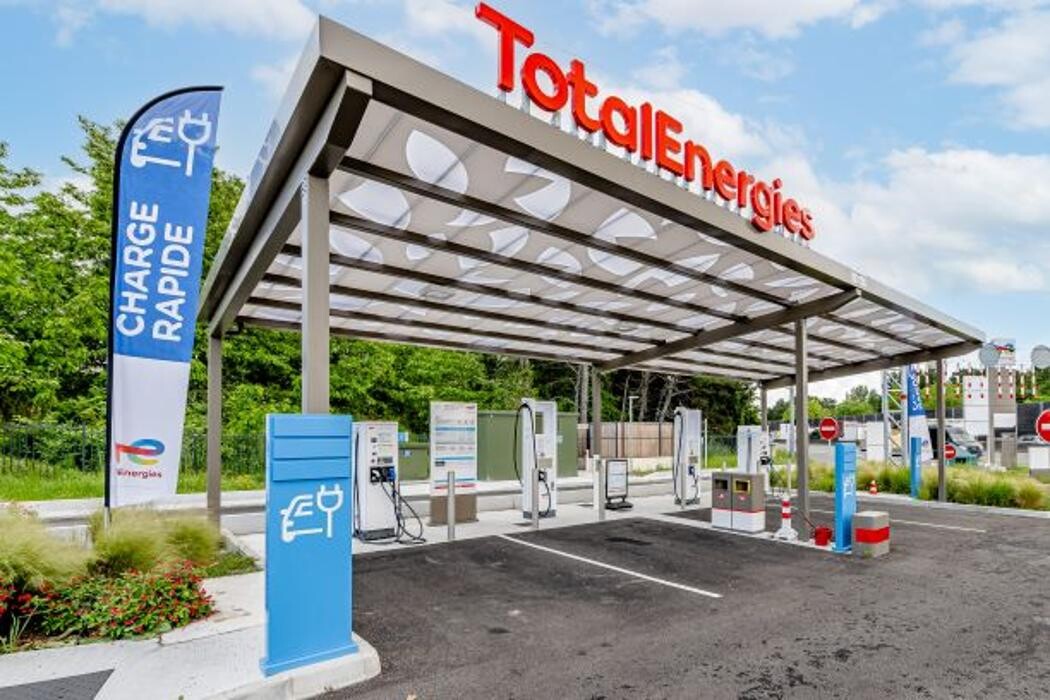 Images TotalEnergies Station de recharge