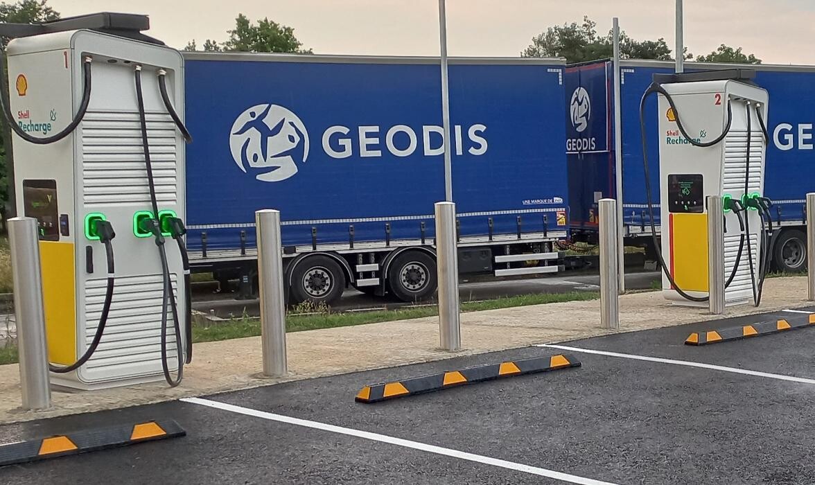 Images Shell Recharge Charging Station