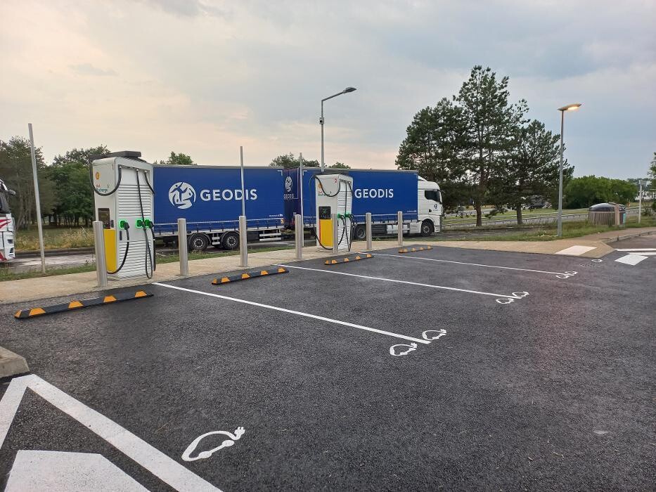 Images Shell Recharge Charging Station