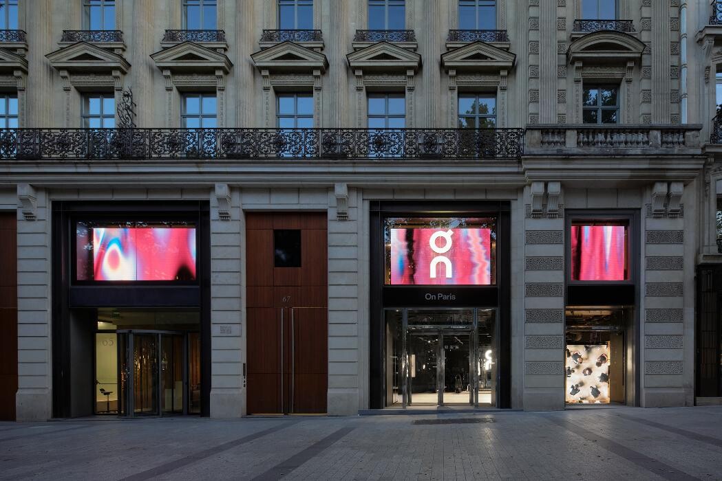 Images On Flagship Store Paris Champs-Élysées