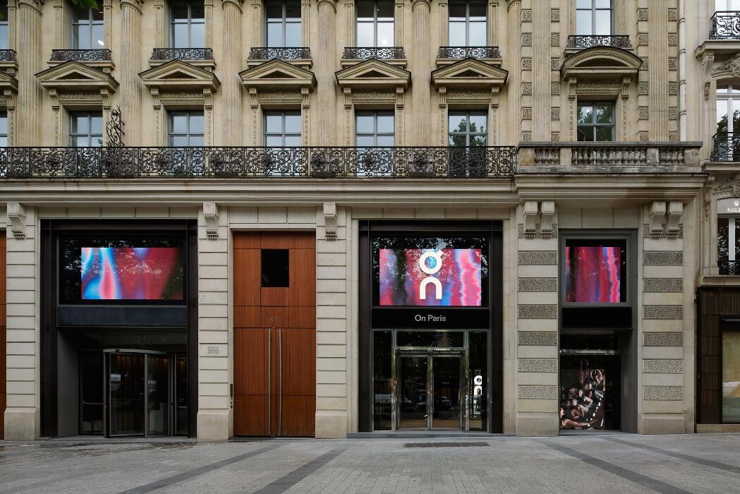 Images On Flagship Store Paris Champs-Élysées