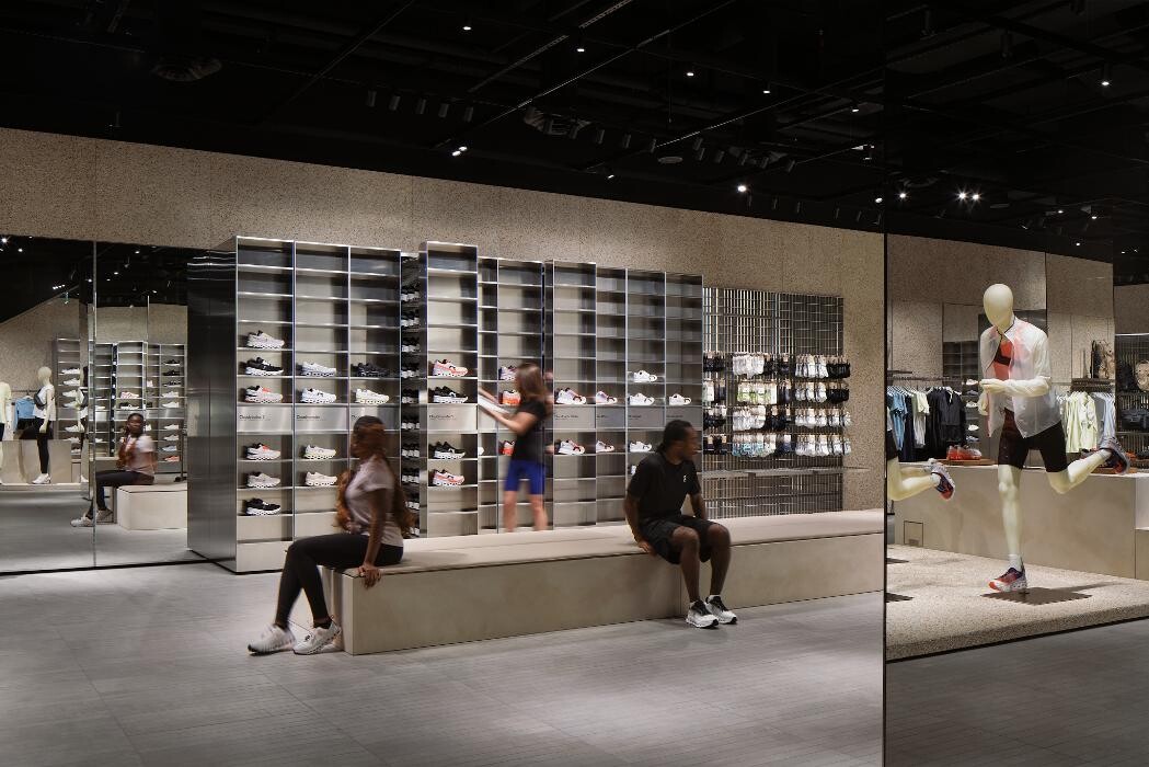 Images On Flagship Store Paris Champs-Élysées