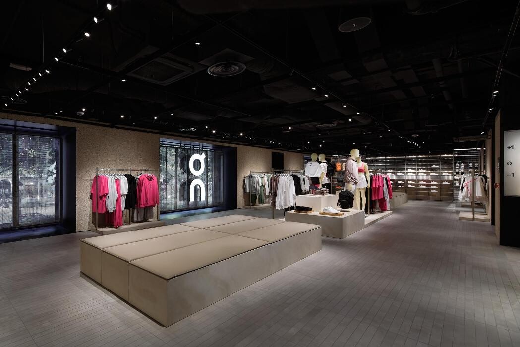 Images On Flagship Store Paris Champs-Élysées