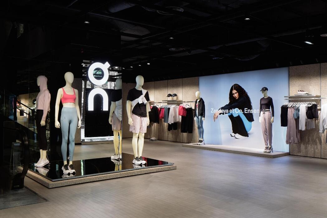 Images On Flagship Store Paris Champs-Élysées