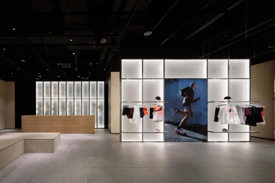 Images On Flagship Store Paris Champs-Élysées