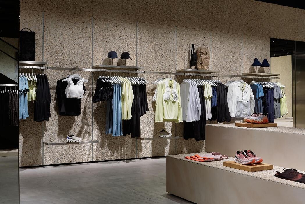 Images On Flagship Store Paris Champs-Élysées