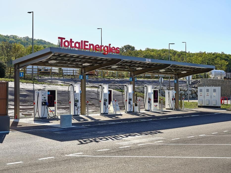 Images TotalEnergies Station de recharge