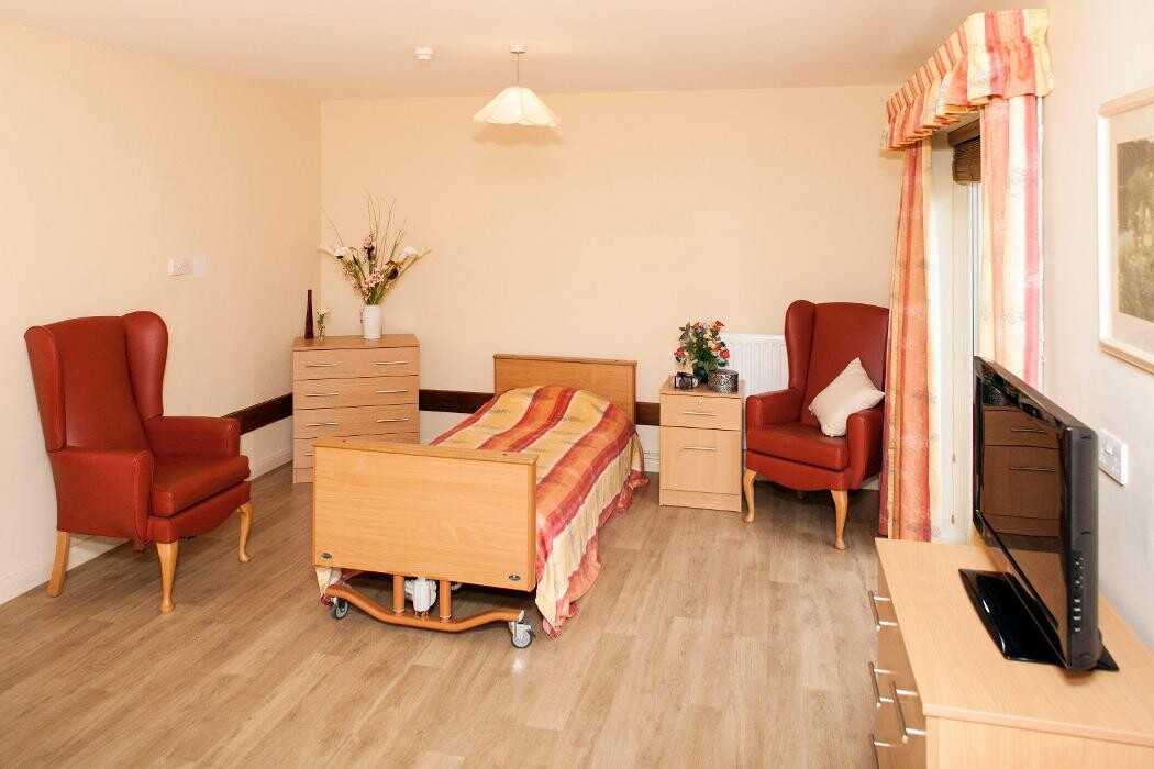 Images Manor Court Care Home - Bupa