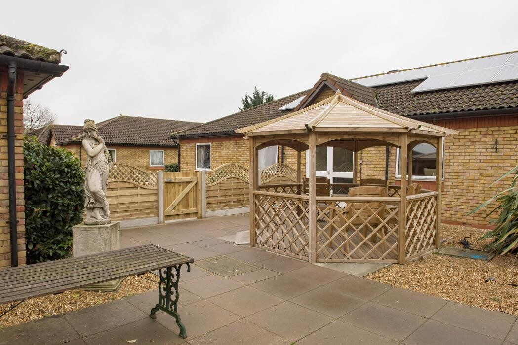 Images Manor Court Care Home - Bupa