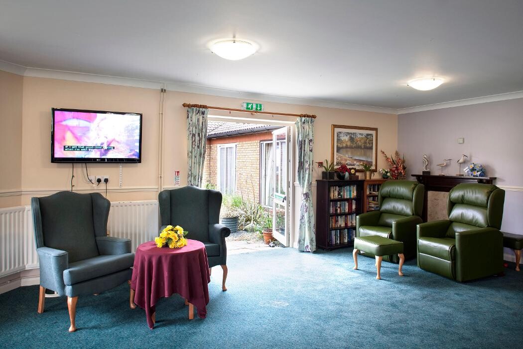 Images Manor Court Care Home - Bupa