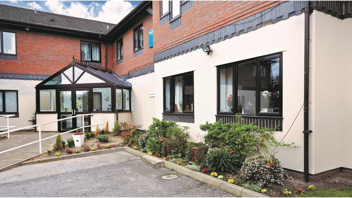 Images Newton Court Care Home - Bupa