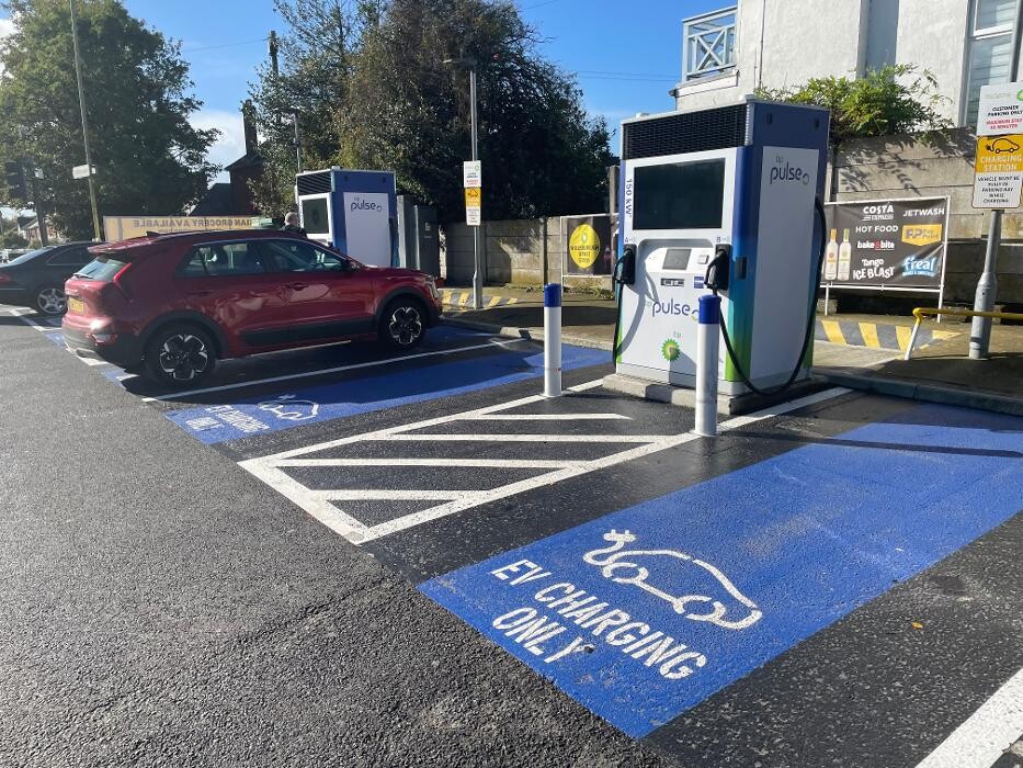 Images bp pulse Charging Station