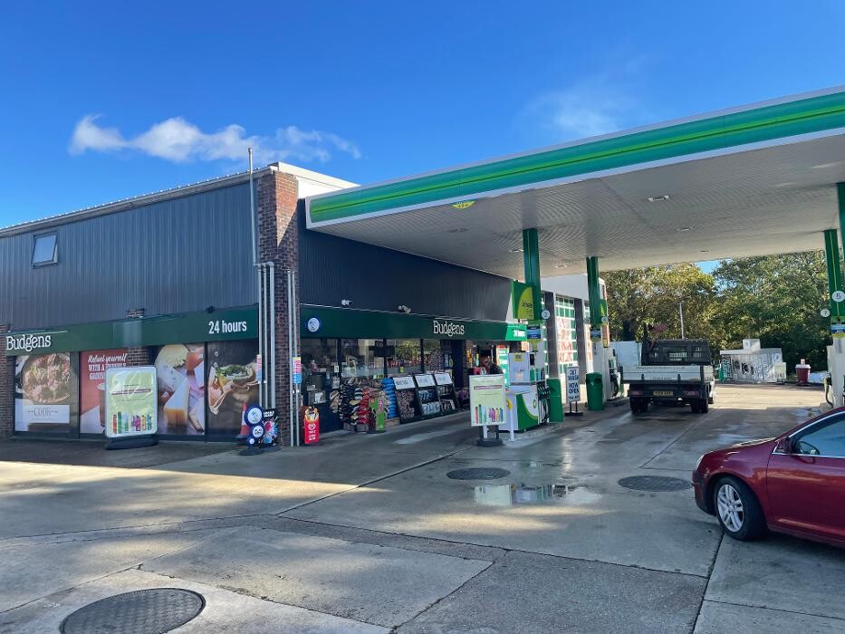 Images bp pulse Charging Station