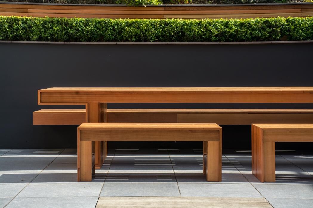 Images Robert Hughes Studio Ltd.